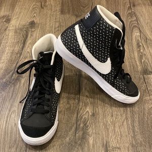 Nike mid '77 blazers black and white polka swoosh youth 6